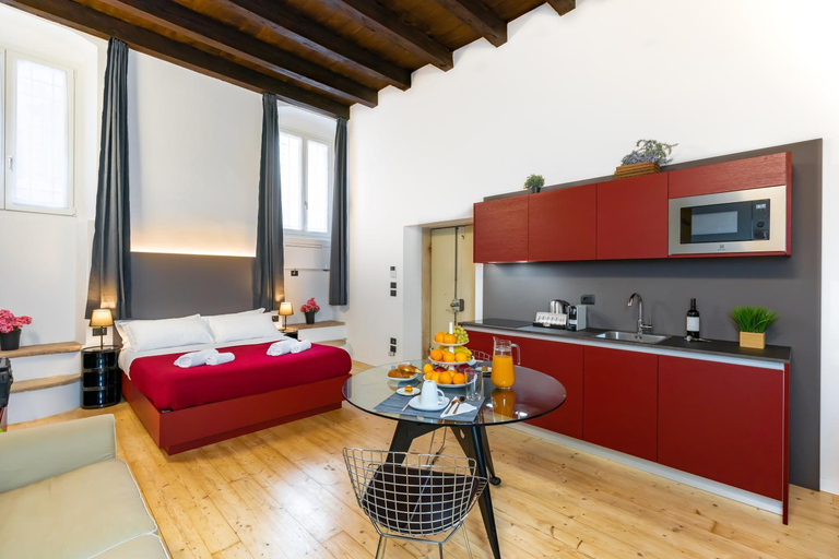 Others 2, Residenza Girardi, Verona