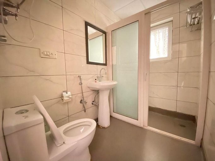 Bathroom 4, Hotel The Kaisar, Srinagar