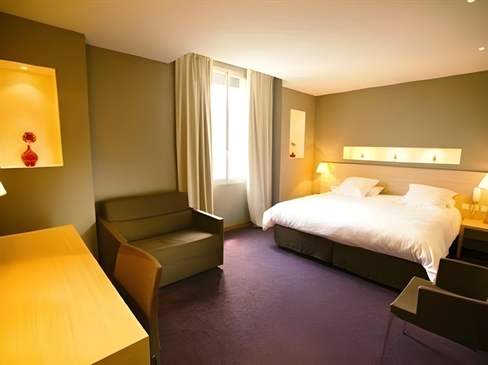 Bedroom 2, Hotel De France, Drôme