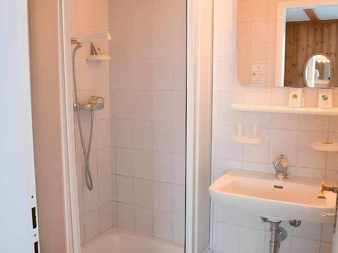 Bathroom 3, Beatenberg Resort & Spa in Beatenberg Interlaken, Interlaken
