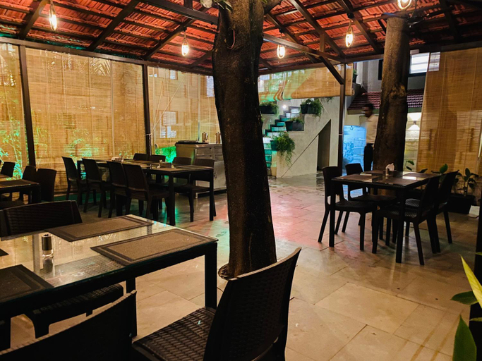 Food & Drinks 5, Shivanand Residency, Pune