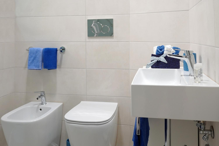 Bathroom 2, Seaside JEM, Napoli