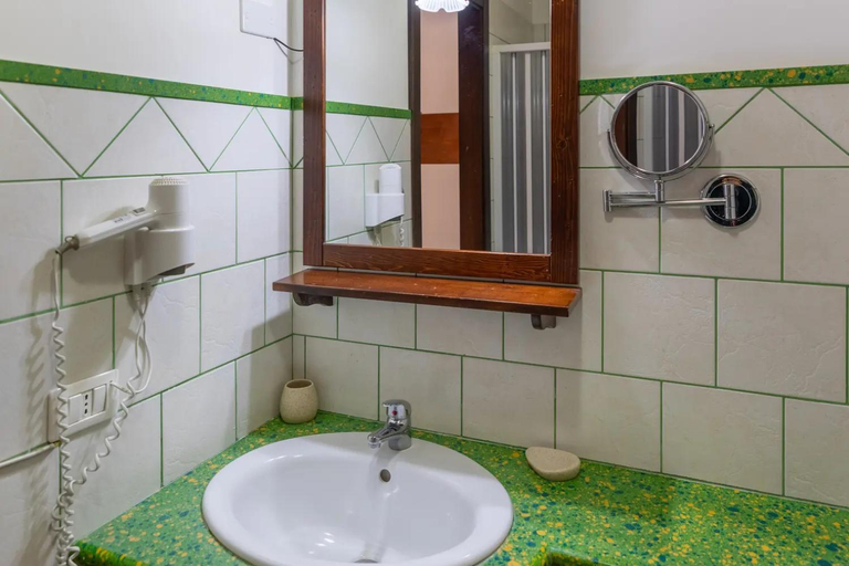 Bathroom 3, Sikania Suite, Ragusa