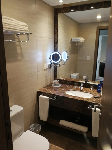 Bathroom 3, Paseo La Galería Hotel & Suites, Asunción