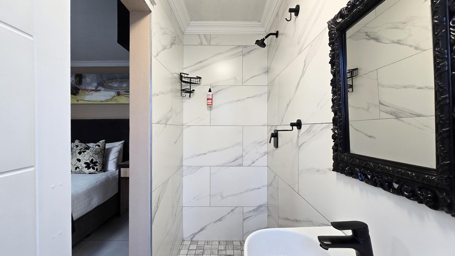Bathroom 4, Sunset Events And Accommodation-East London, Buffalo City