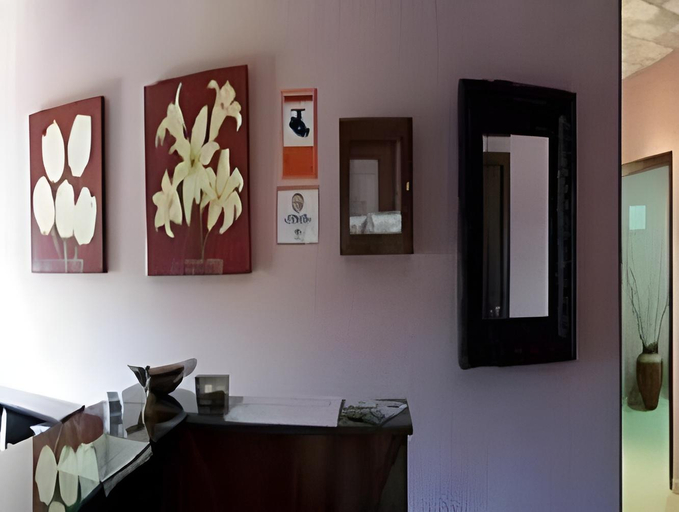 Others 3, Hotel Leon, Huelva