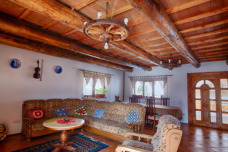 Others 3, Casa din Piatra, Perisani
