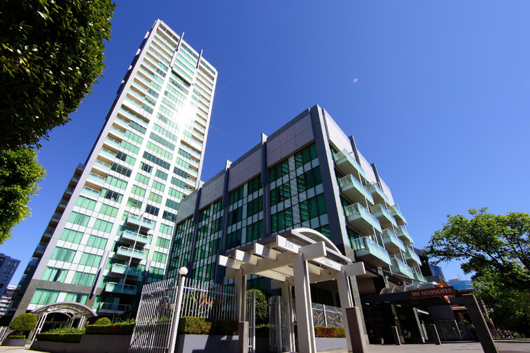 Exterior & Views