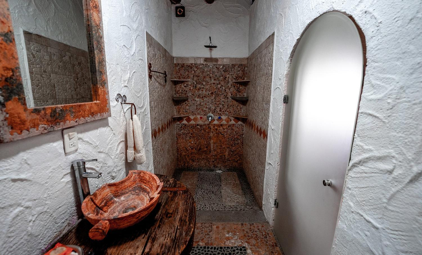 Bathroom 3, Hacienda Tepetlcalli 1870 Hotel Museo & Spa, Venustiano Carranza
