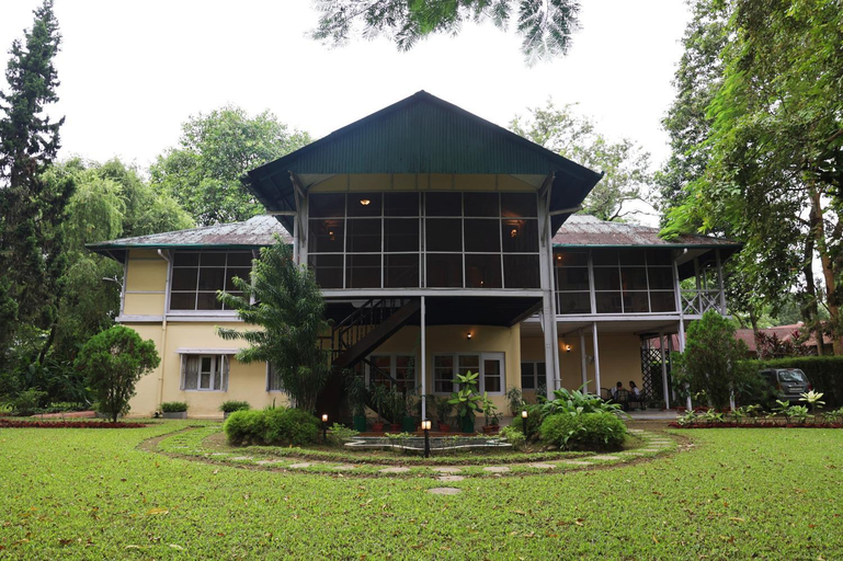Exterior & Views