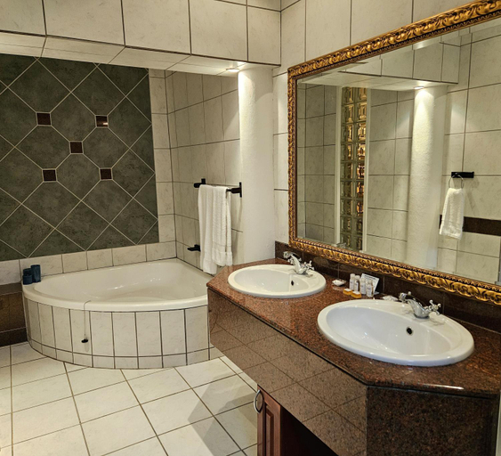 Bathroom 4, Mont Aux Sources Hotel, Uthukela