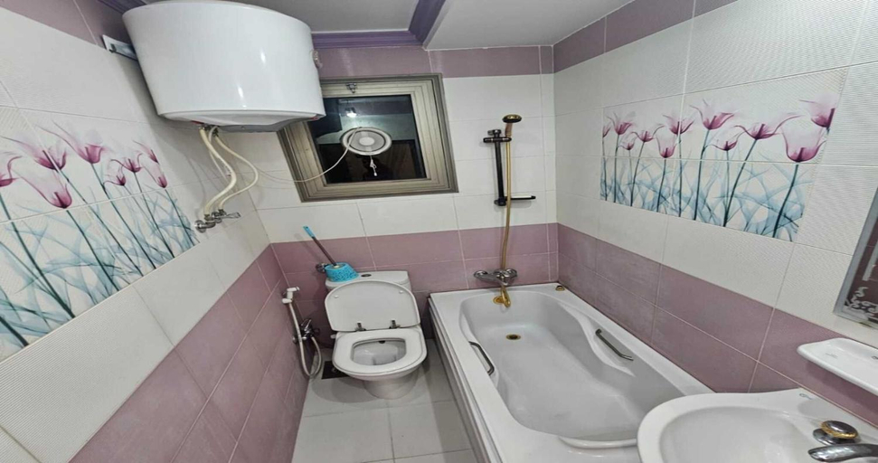 Bathroom 2, Susan's Guest House and Tours, Luxor
