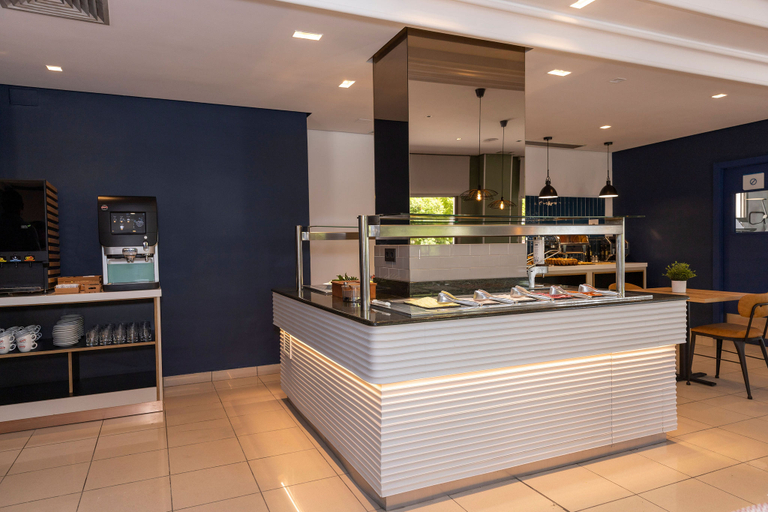 Food & Drinks 3, Travelodge Alicante Puerto, Alicante