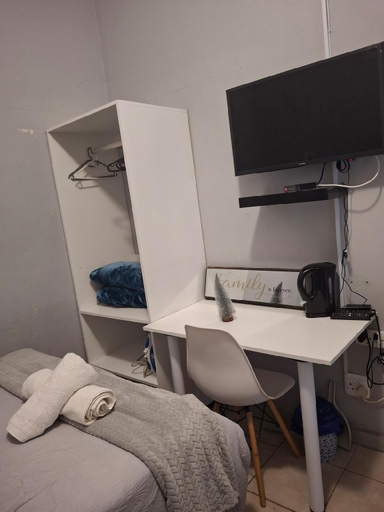 Others 4, OlimG Stays Budget Room 2, Buffalo City