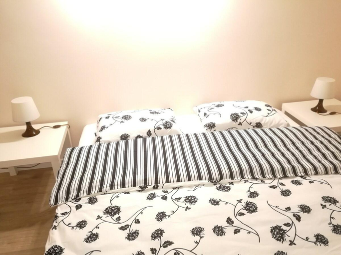 Bedroom 2, White Rose Apartment B, Budapesti
