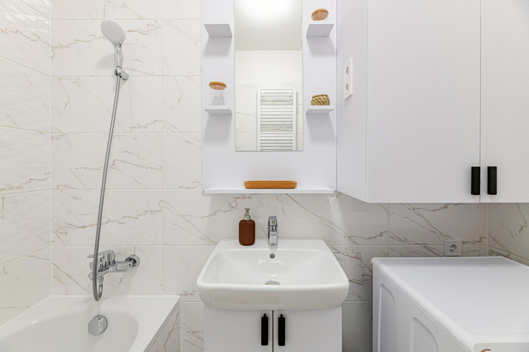 Bathroom 3, WestSide Garden Apartments by FirstHost, Budapesti