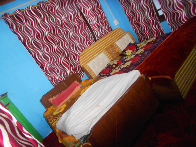 Bedroom 2, ALAMDAR GUEST HOUSE, Srinagar