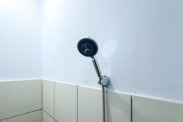 Bathroom 2, RedDoorz Syariah @ Sultana Guest House, Bandung