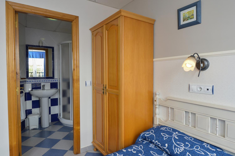 Others 5, Hostal Linares, Lugo