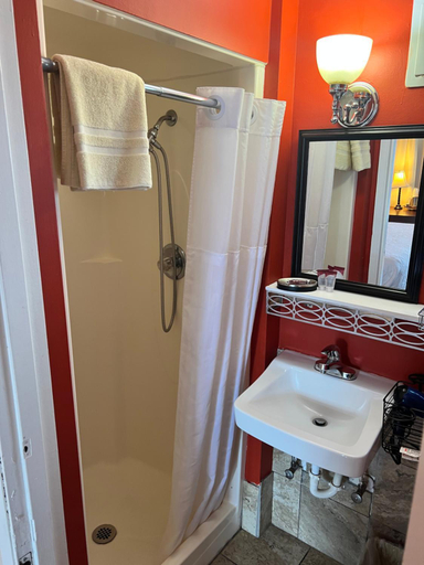 Bathroom, Great House Motel, Clallam