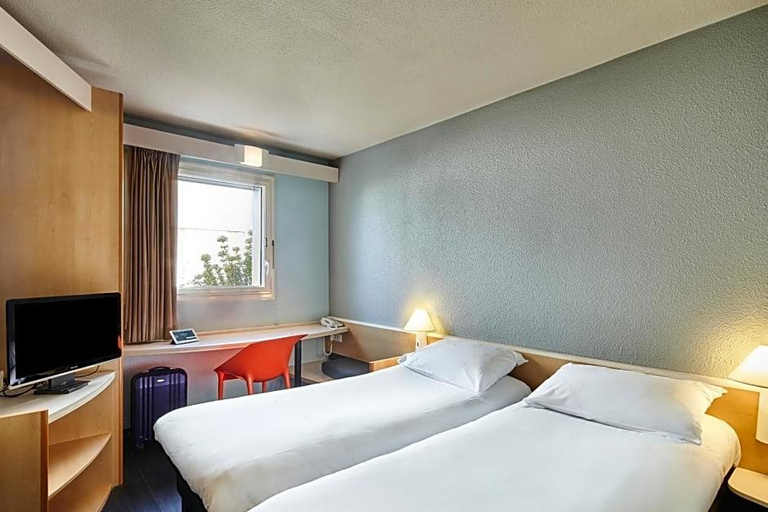 Bedroom 2, B&B HOTEL Versailles Le Chesnay, Yvelines