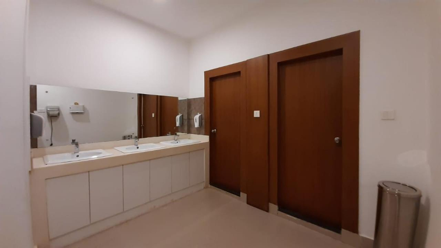 Bathroom 1, HOTEL SURYA, Kannur