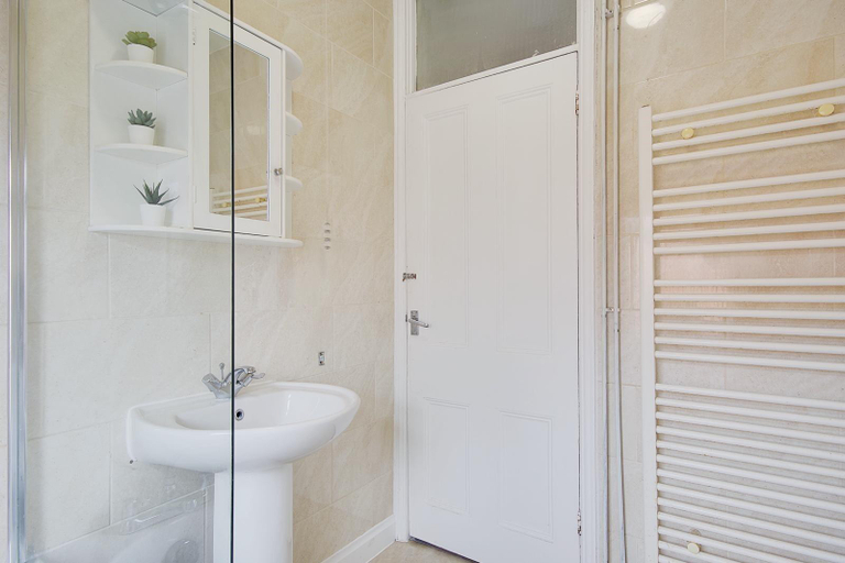 Bathroom, Ashley Road Apartment 3, Poole