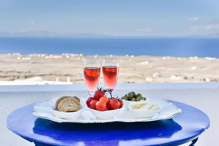 Food & Drinks 4, Wonderful 1BR Suite Near Oia Naval Museum, South Aegean