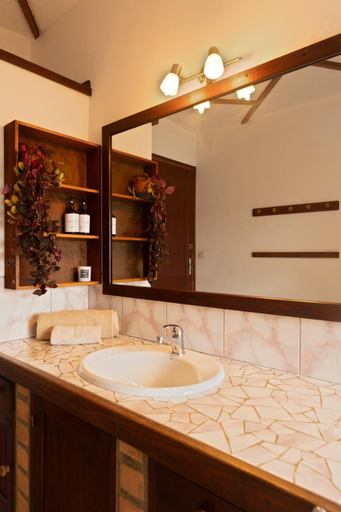 Bathroom 2, MANGA BLUE'S GUEST HOUSE, Haute matsiatra