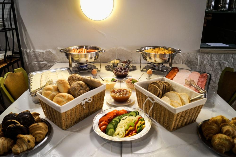 Food & Drinks 5, Hotel Korona Pension, Budapesti
