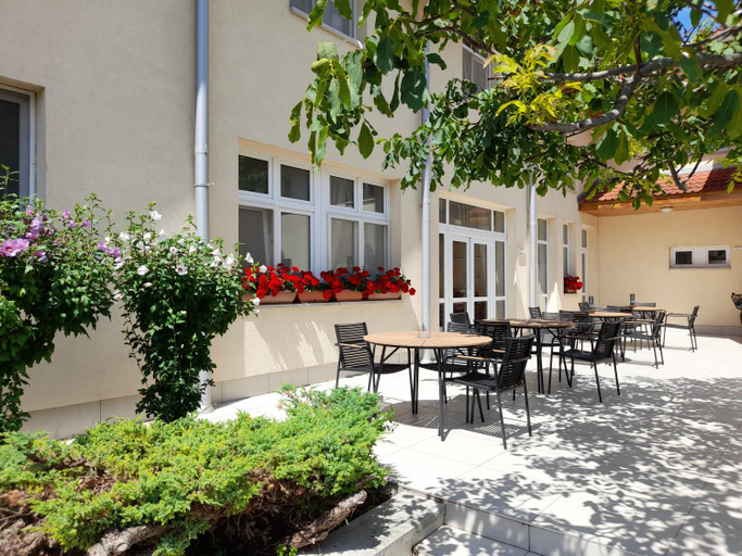 Others 5, Hotel Platan, Székesfehérvár