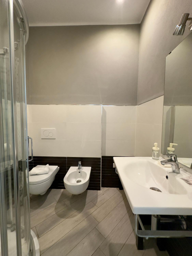 Bathroom 5, Margot, La Spezia