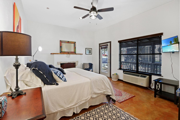 Others 4, River Lodge- Comal Suite, Hays