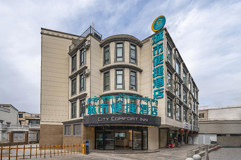 Exterior & Views
