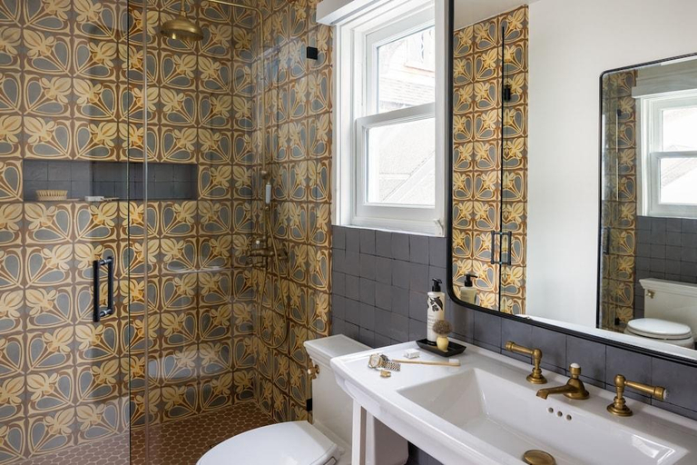Bathroom 2, The Richland, Orange