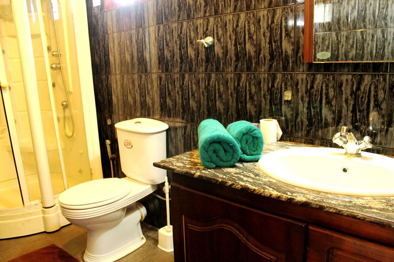 Bathroom, Sujeewani Villa, Negombo