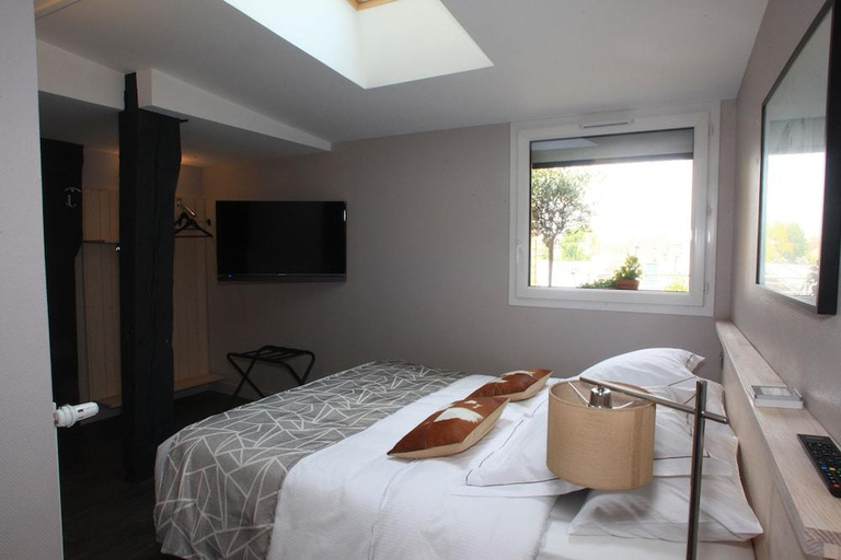 Bedroom 2, Logis Hôtel le Relais dAligre, Eure-et-Loir