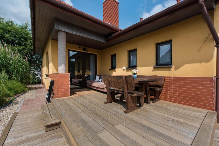 Others 5, Yellow villa, Chrzanów