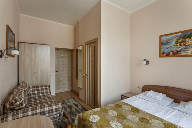 Others 4, Megapolis Hotel, Central