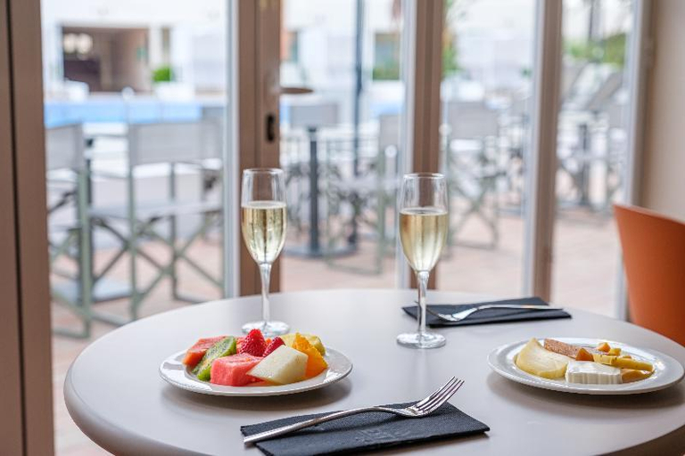 Food & Drinks 4, Oassium Hotel Only Adult, Tarragona