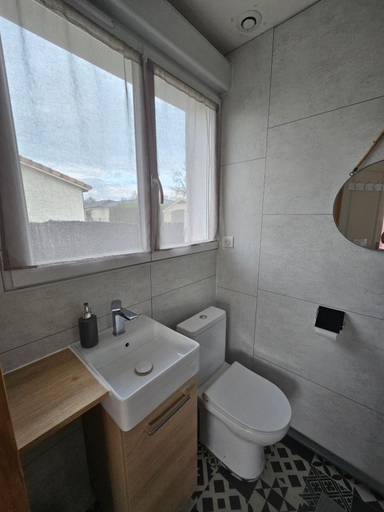 Bathroom, Chambre independante, privee climatisee avec parking, Tarn-et-Garonne