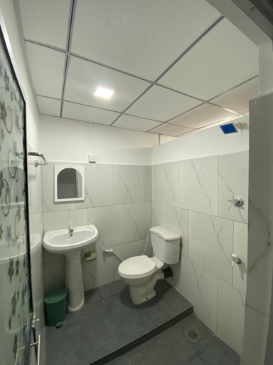 Bathroom 3, Airport Tourist Resort, Katana