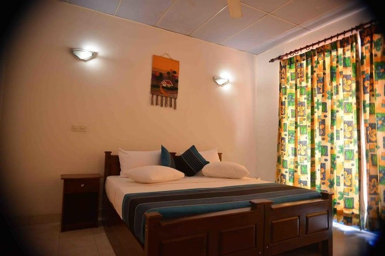 Bedroom 2, Euro Star Hotel, Minuwangoda