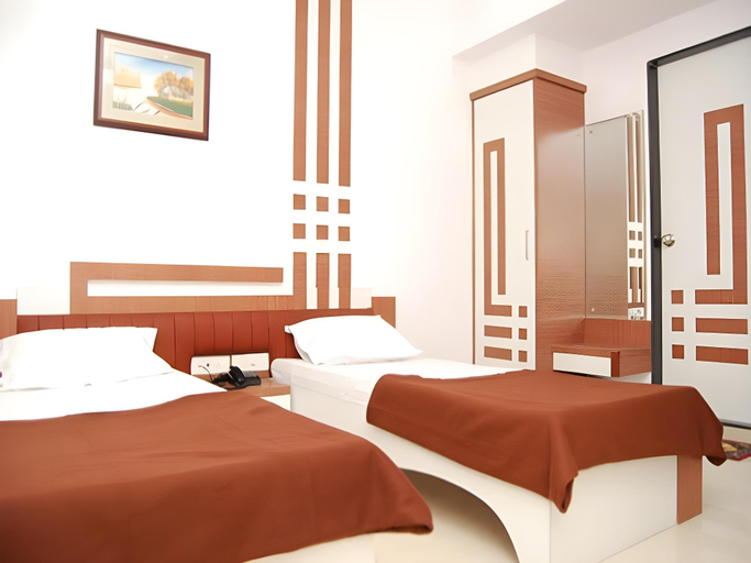 Bedroom 3, Hotel Eden, Mumbai Suburban