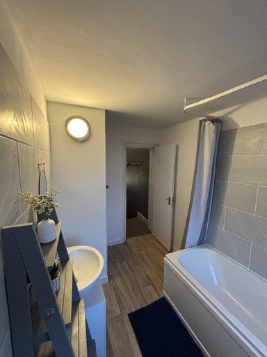 Bathroom 2, Fort Cresent Sea View Apartment, Kent