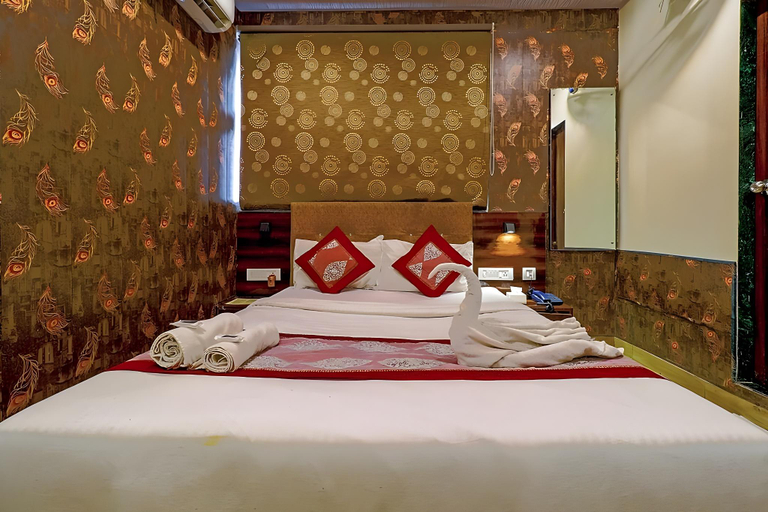 Bedroom 3, Aura Inn, Mumbai Suburban