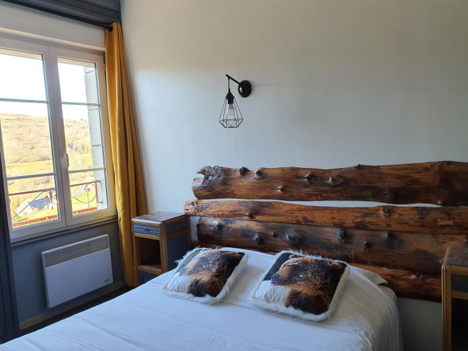 Bedroom 2, Grand Hotel de la Vallee, Cantal
