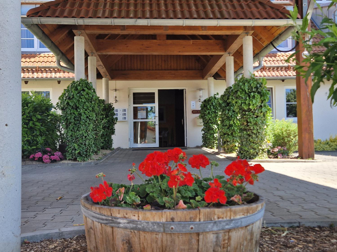 Exterior & Views 2, Business Hotel Siebeneichen GmbH, Meißen