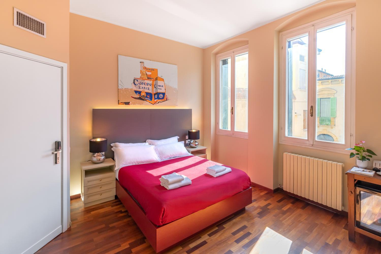 Others 4, Residenza Girardi, Verona