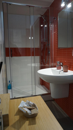 Bathroom 3, L'Aurora B&B, Salerno